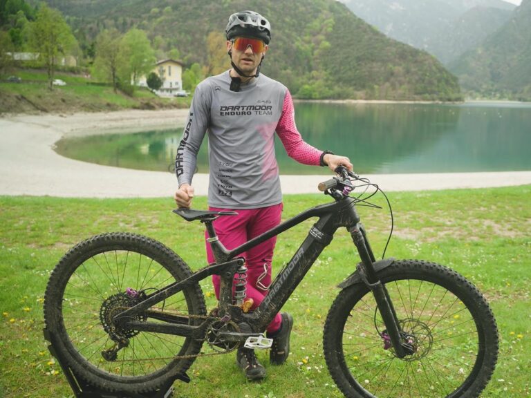 Najlepszy E-bike od Dartmoora – E-Thunderbird CF